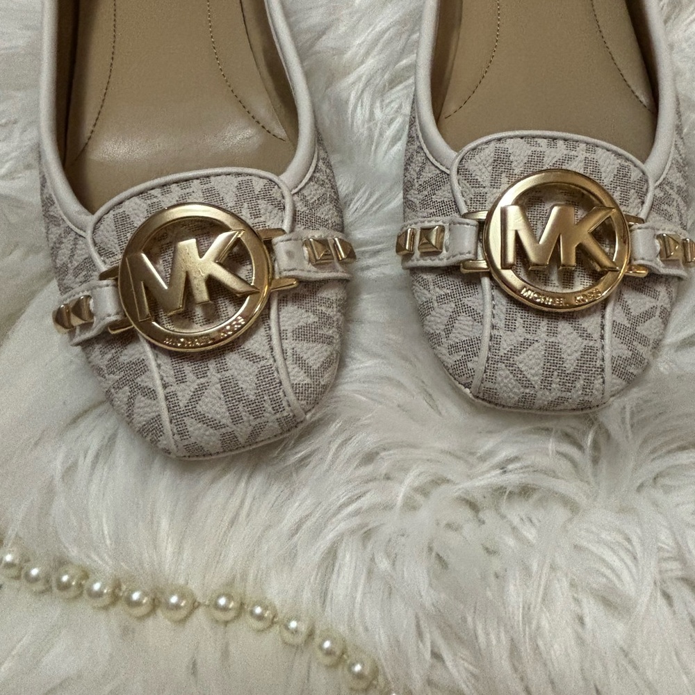 Michael Kors Monogram Cream and Gold Loafers - Picture 2 of 7